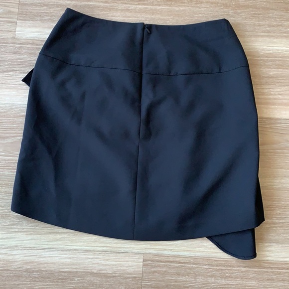 Chelsea &Walker asymmetrical bottom blk mini skirt - Picture 7 of 16